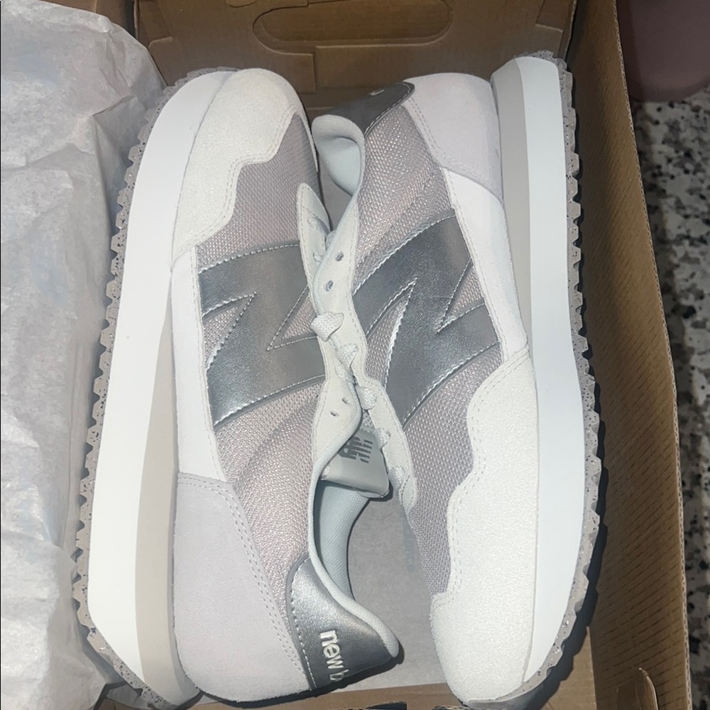 New Balance “Femmes” Gray and Silver Sneakers